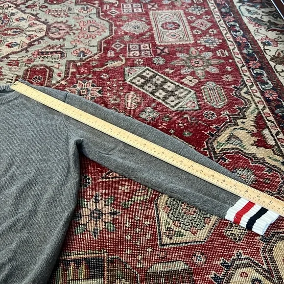 Simons gray sweater - Picture 8 of 8